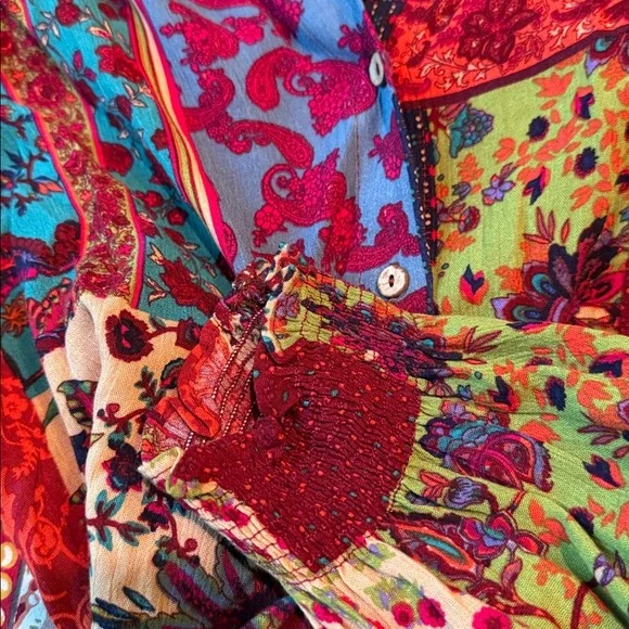 Easel NWOT Beautiful Multi Color.Elastic at sleeves & neck. S.Button front. - Picture 10 of 10